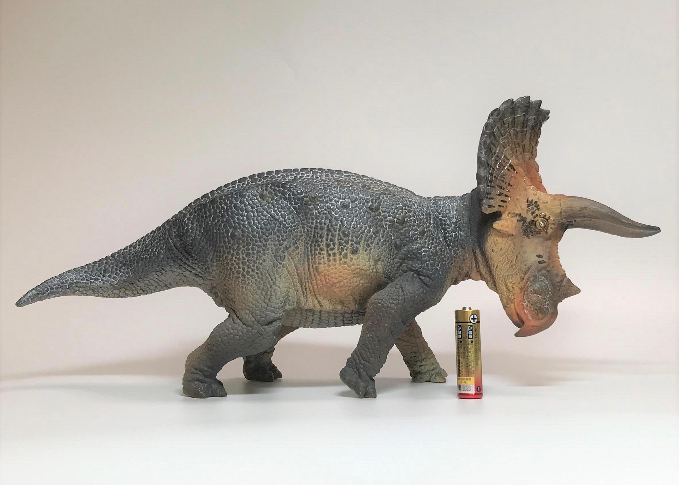 恐竜フィギュア】トリケラトプス（PNSO）レビュー | DINOCOM