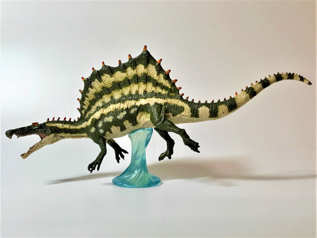 フェバリットスピノサウルスフィギュアの全体像