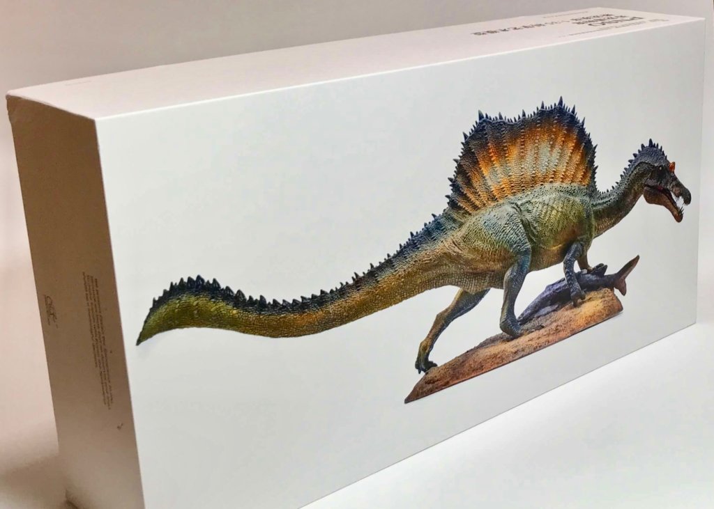 PNSOのスピノサウルスフィギュアの化粧箱