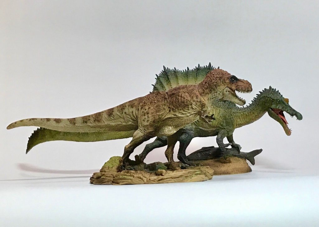 PNSOのスピノサウルスフィギュアとティラノサウルス“ウィルソン”
